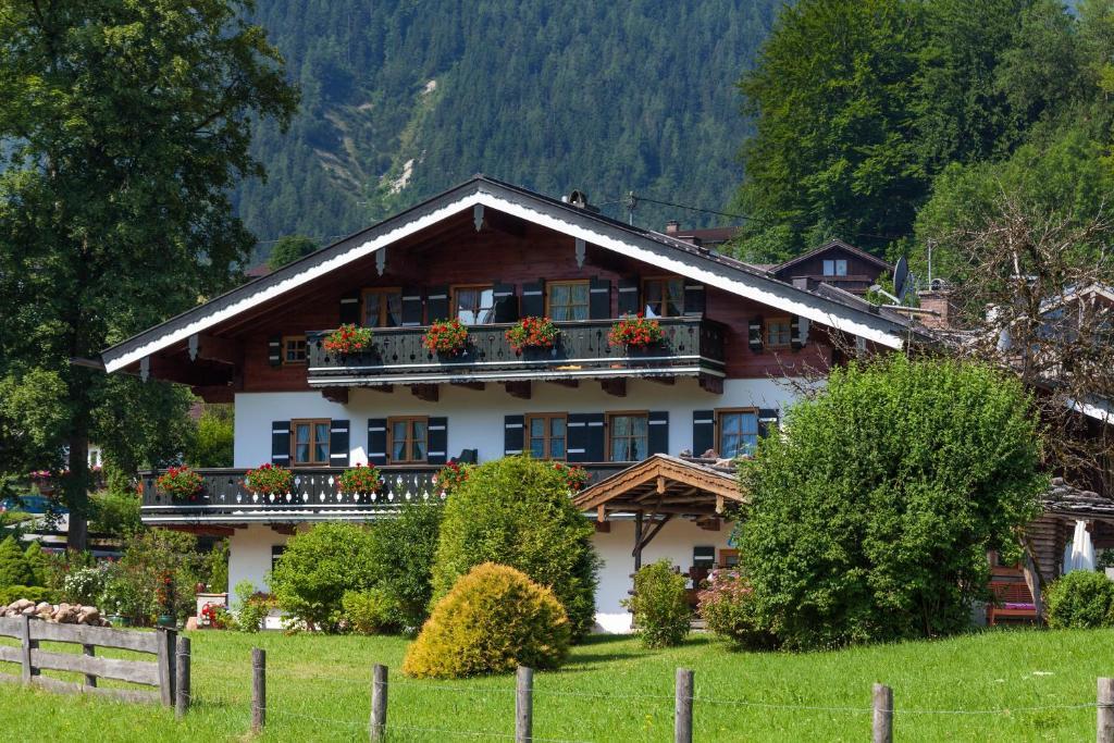 Gaestehaus Und Ferienwohnungen Egglerlehen Schoenau am Koenigsee Exterior photo